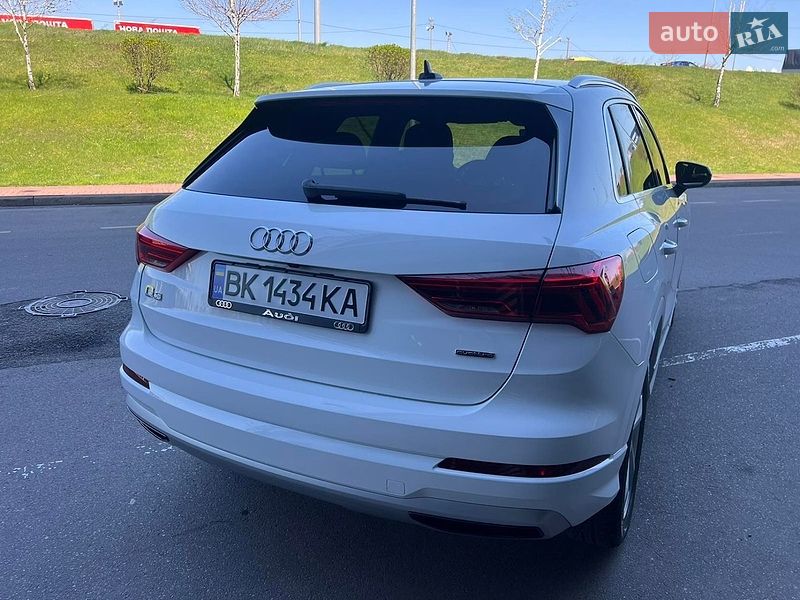 Позашляховик / Кросовер Audi Q3 2020 в Києві