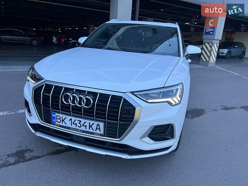Позашляховик / Кросовер Audi Q3 2020 в Києві