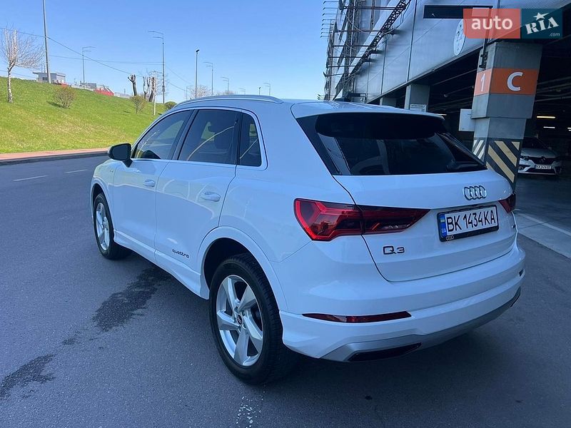 Позашляховик / Кросовер Audi Q3 2020 в Києві
