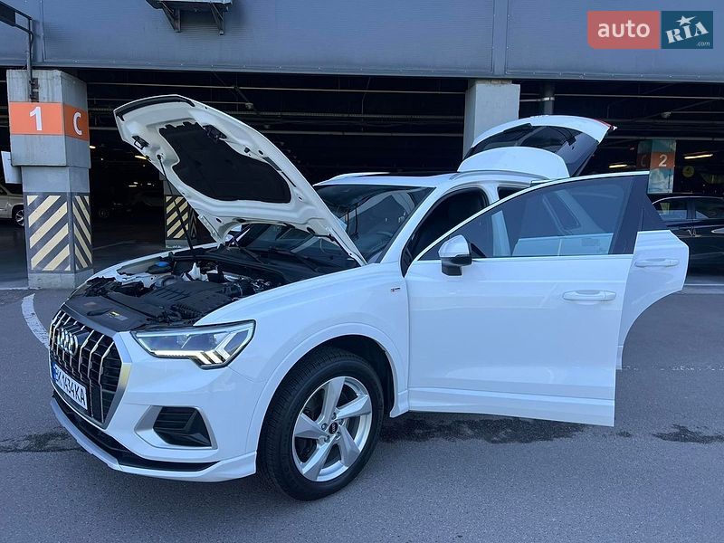 Позашляховик / Кросовер Audi Q3 2020 в Києві