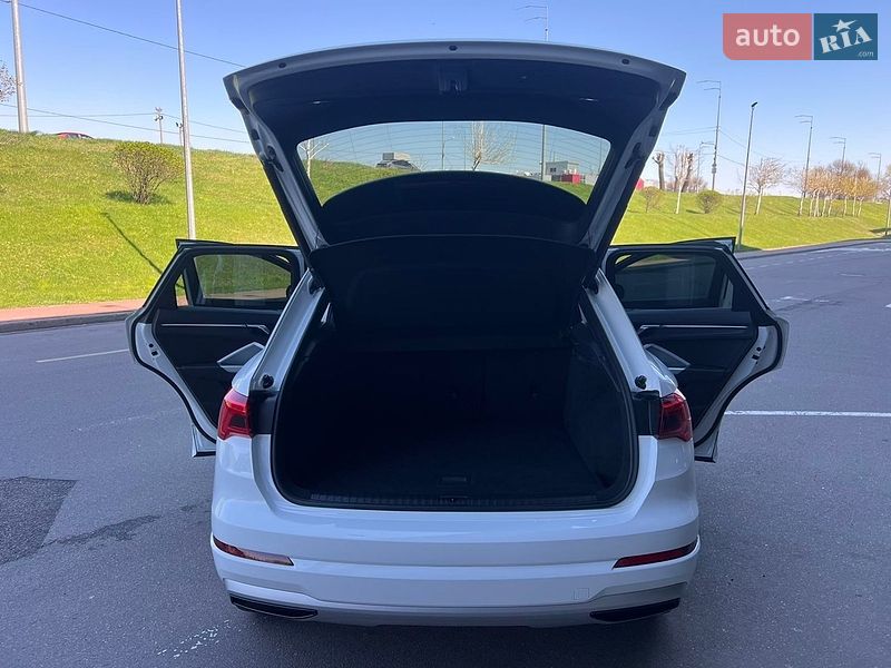 Позашляховик / Кросовер Audi Q3 2020 в Києві