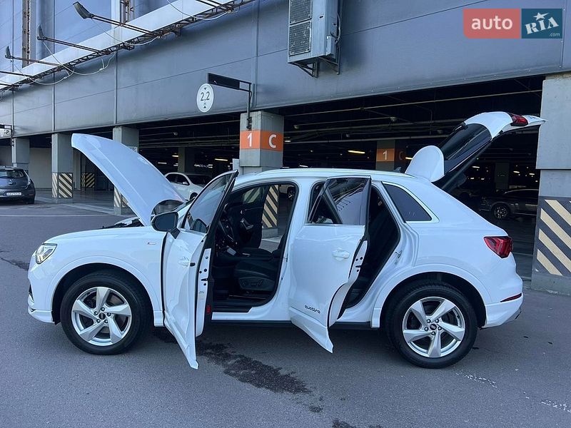 Позашляховик / Кросовер Audi Q3 2020 в Києві