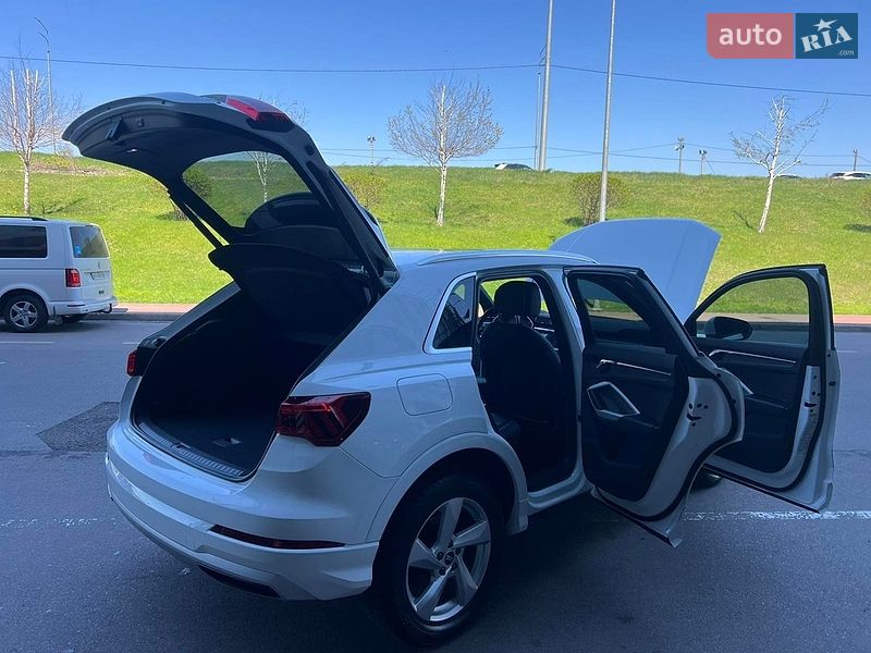 Позашляховик / Кросовер Audi Q3 2020 в Києві