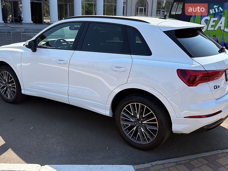 Позашляховик / Кросовер Audi Q3 2024 в Одесі