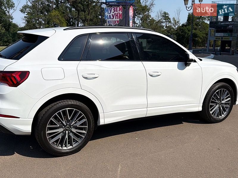Позашляховик / Кросовер Audi Q3 2024 в Одесі
