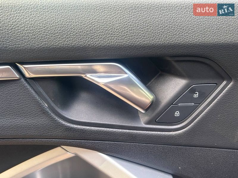 Внедорожник / Кроссовер Audi Q3 2020 в Брошневе-Осаде