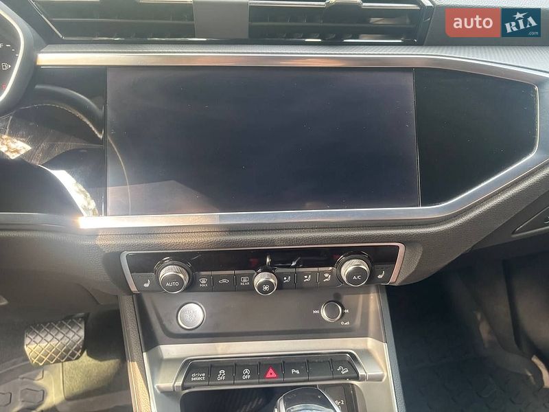Внедорожник / Кроссовер Audi Q3 2020 в Брошневе-Осаде