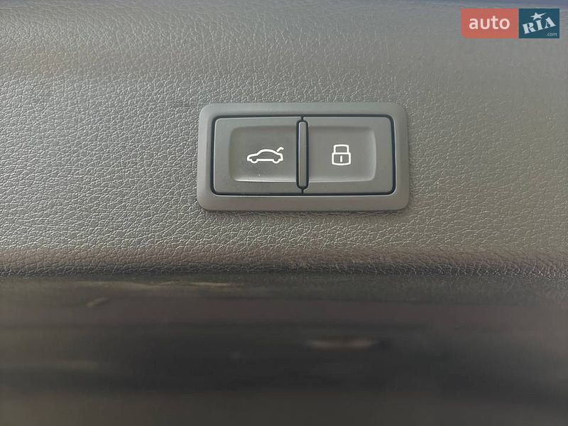 Внедорожник / Кроссовер Audi Q3 2020 в Брошневе-Осаде