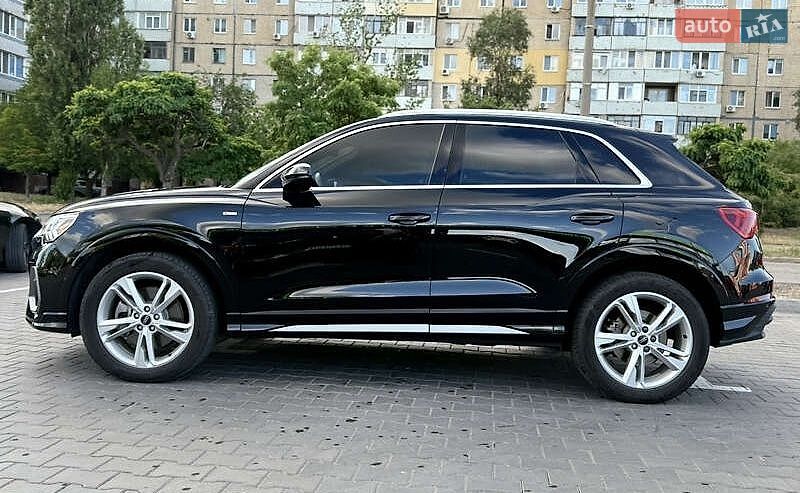 Позашляховик / Кросовер Audi Q3 2023 в Львові