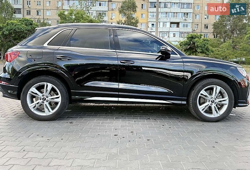Позашляховик / Кросовер Audi Q3 2023 в Львові