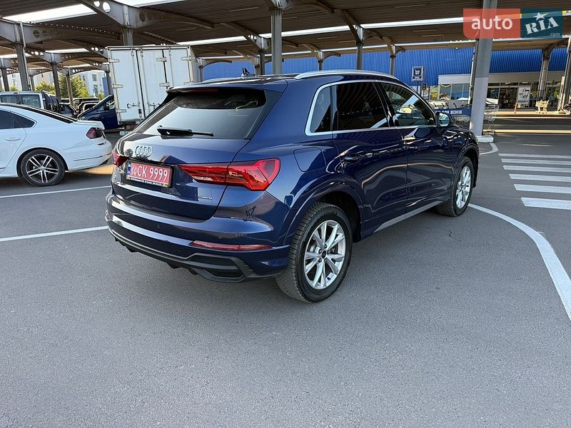 Внедорожник / Кроссовер Audi Q3 2024 в Львове