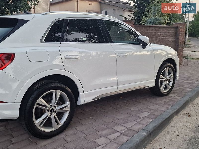 Позашляховик / Кросовер Audi Q3 2021 в Львові