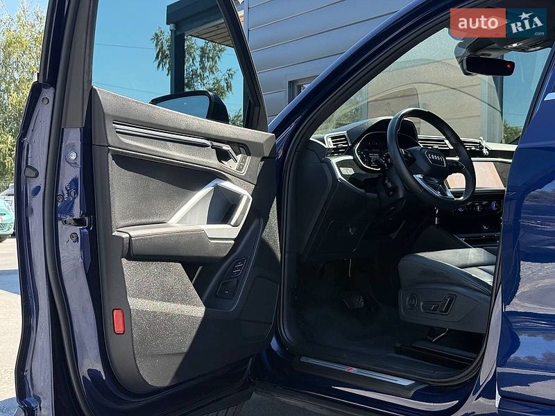 Позашляховик / Кросовер Audi Q3 2022 в Рівному