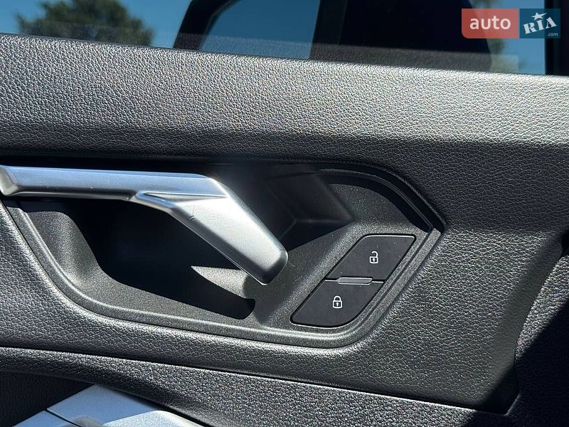 Позашляховик / Кросовер Audi Q3 2022 в Рівному