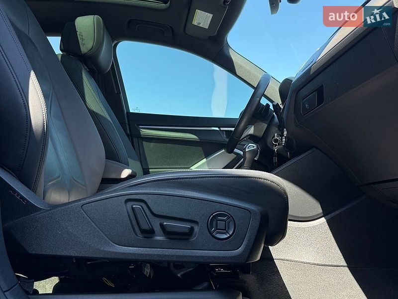 Позашляховик / Кросовер Audi Q3 2022 в Рівному