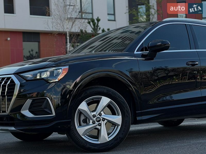 Внедорожник / Кроссовер Audi Q3 2021 в Киеве