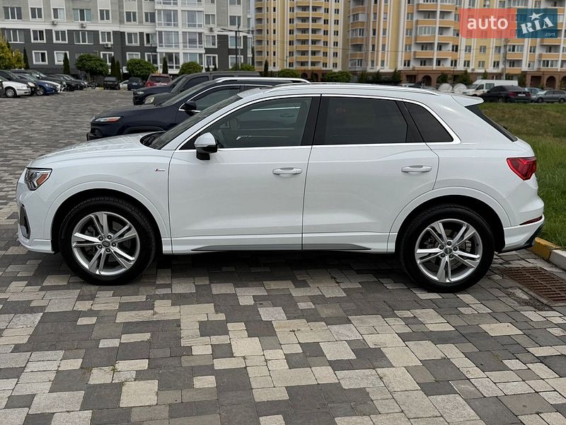 Позашляховик / Кросовер Audi Q3 2020 в Києві