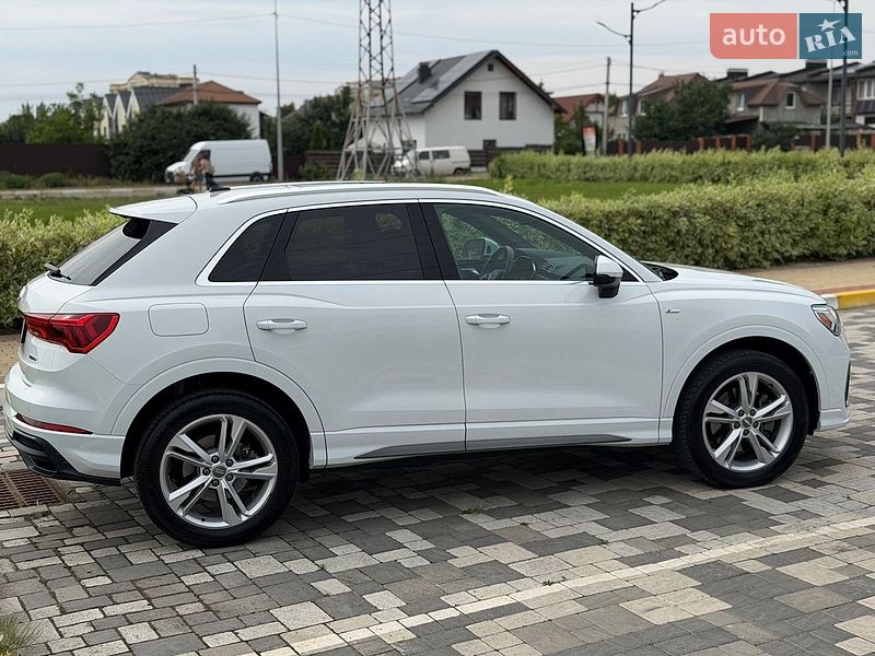 Позашляховик / Кросовер Audi Q3 2020 в Києві