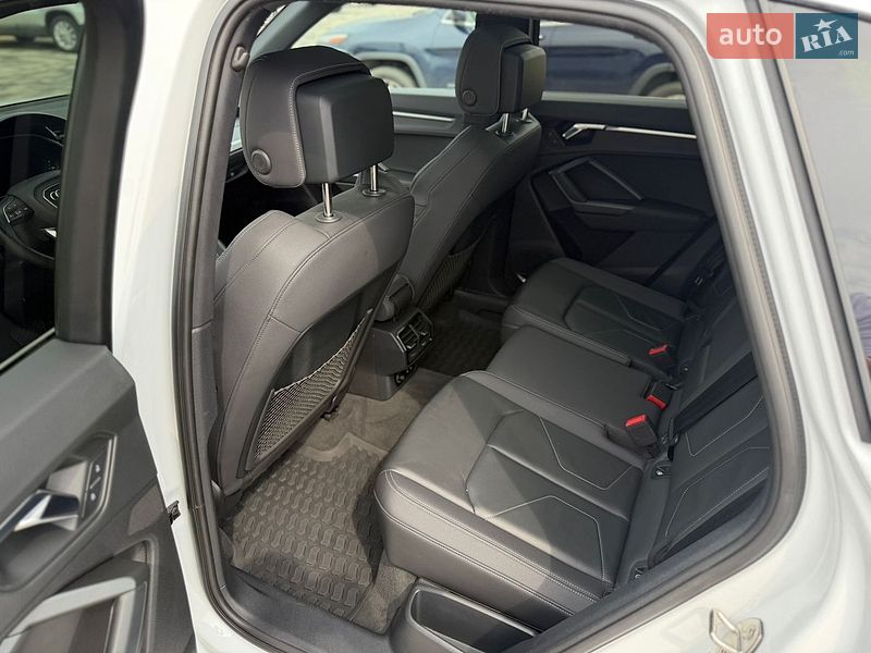 Внедорожник / Кроссовер Audi Q3 2020 в Киеве