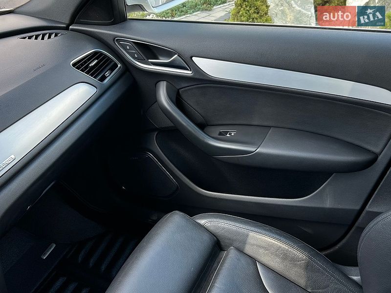 Внедорожник / Кроссовер Audi Q3 2015 в Львове