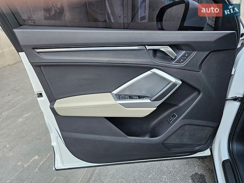 Позашляховик / Кросовер Audi Q3 2019 в Києві