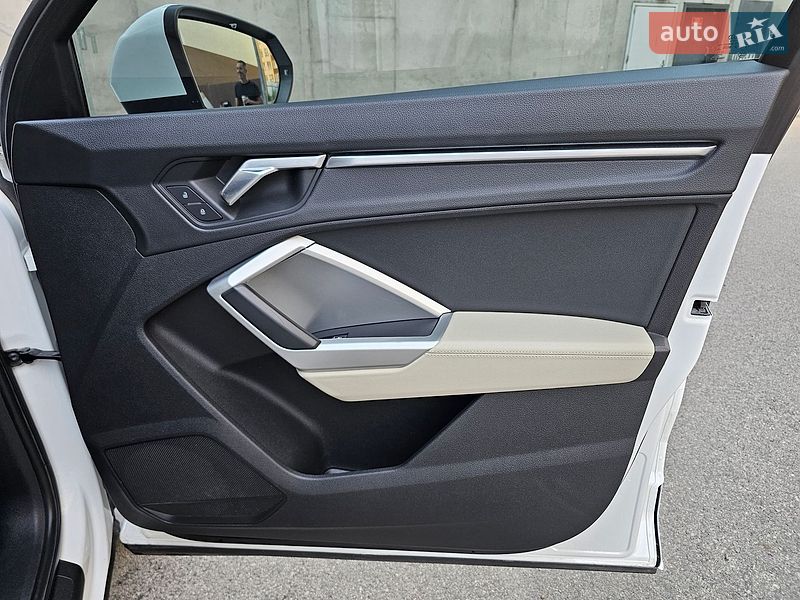 Позашляховик / Кросовер Audi Q3 2019 в Києві