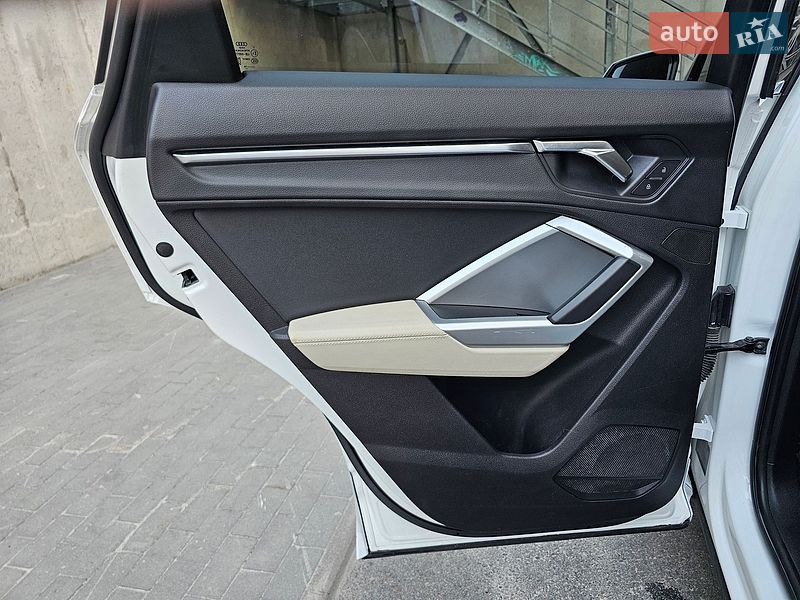 Позашляховик / Кросовер Audi Q3 2019 в Києві