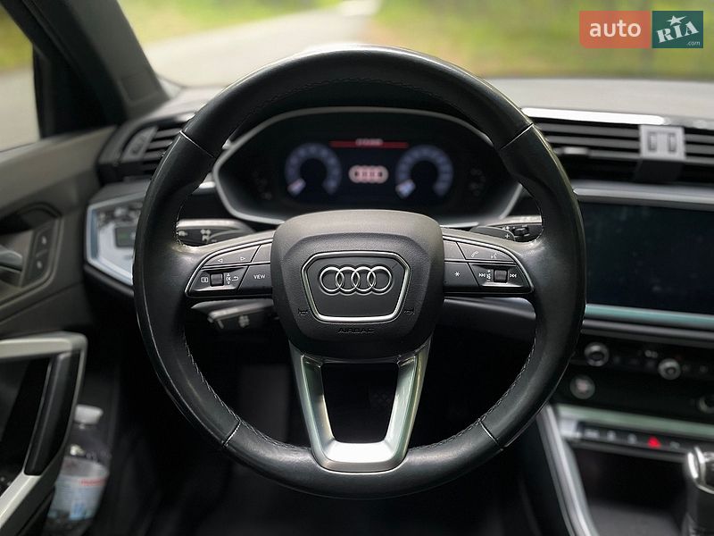 Внедорожник / Кроссовер Audi Q3 2020 в Киеве