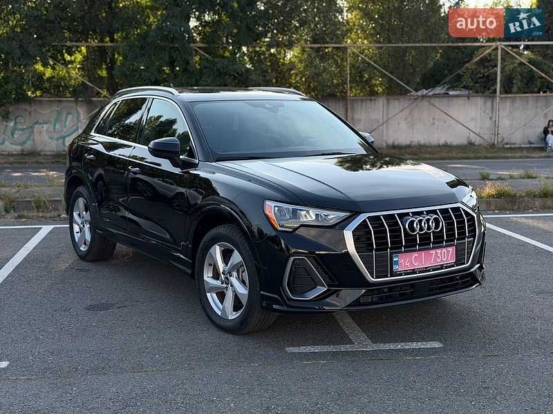 Внедорожник / Кроссовер Audi Q3 2021 в Киеве