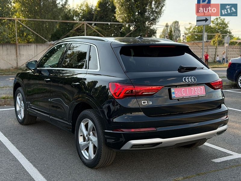 Внедорожник / Кроссовер Audi Q3 2021 в Киеве