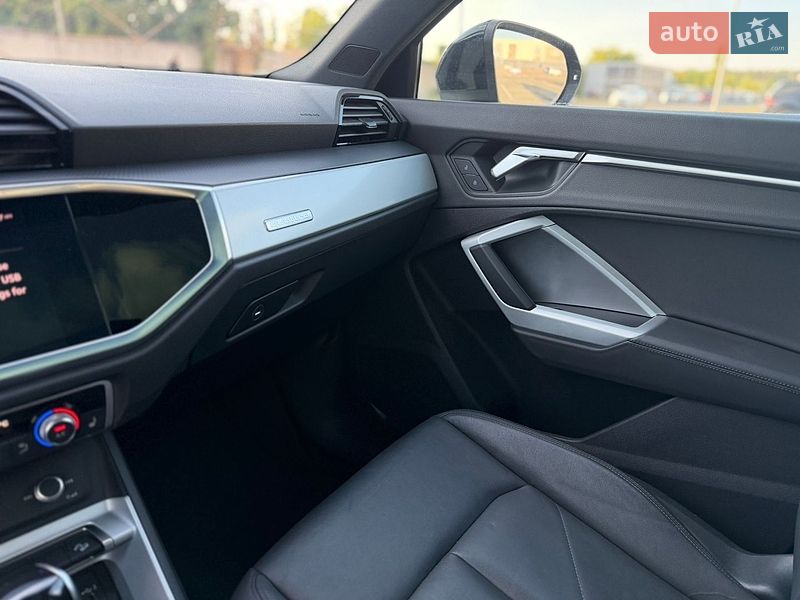 Внедорожник / Кроссовер Audi Q3 2021 в Киеве