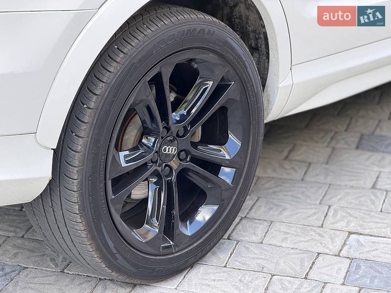 Внедорожник / Кроссовер Audi Q3 2017 в Ровно
