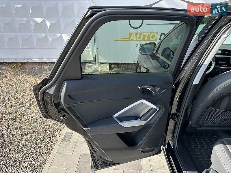 Внедорожник / Кроссовер Audi Q3 2024 в Киеве