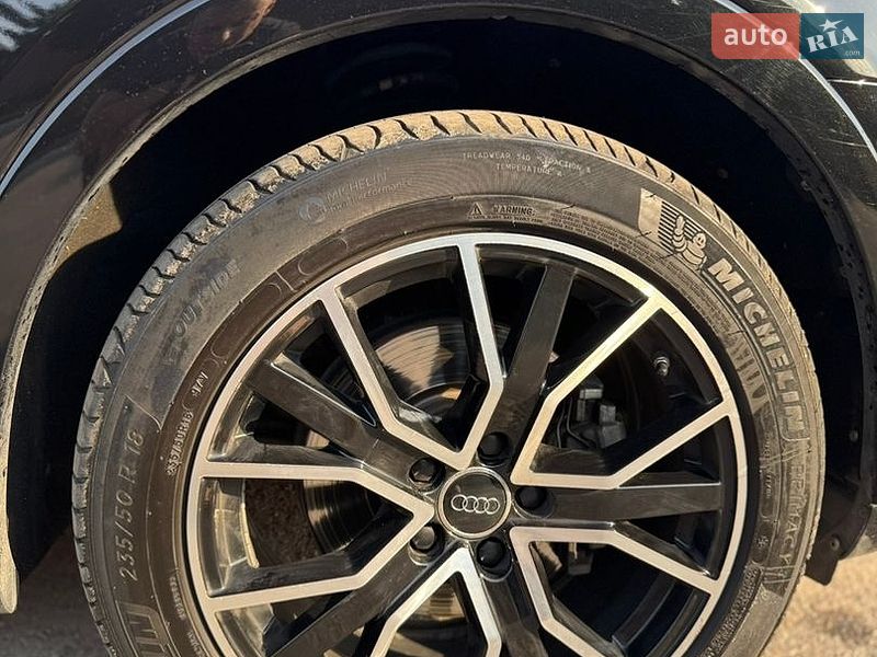 Внедорожник / Кроссовер Audi Q3 2017 в Киеве
