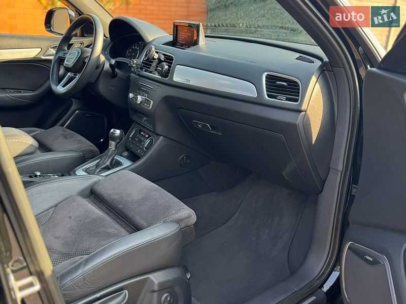 Внедорожник / Кроссовер Audi Q3 2017 в Киеве