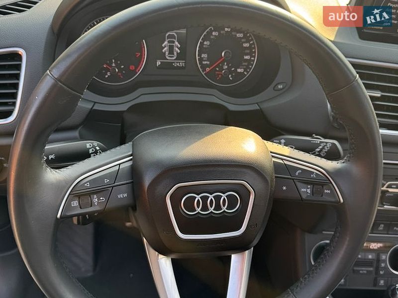 Внедорожник / Кроссовер Audi Q3 2017 в Киеве