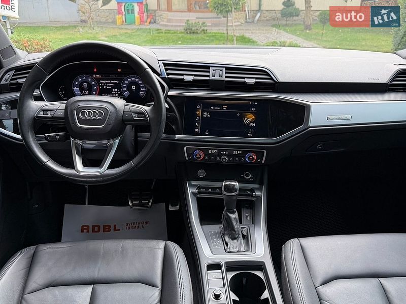Внедорожник / Кроссовер Audi Q3 2020 в Львове