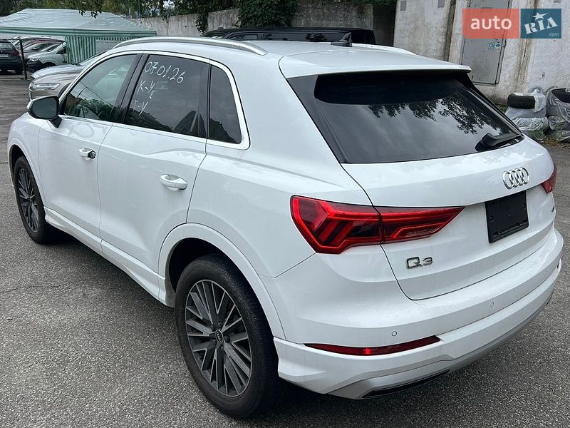 Внедорожник / Кроссовер Audi Q3 2022 в Киеве