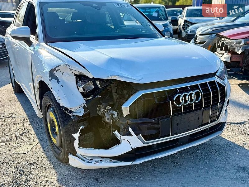 Позашляховик / Кросовер Audi Q3 2021 в Києві