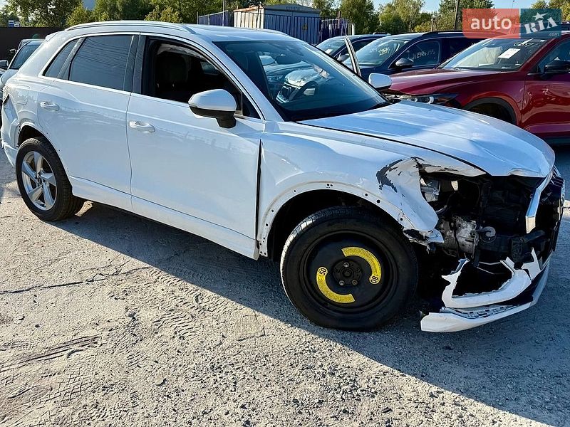 Позашляховик / Кросовер Audi Q3 2021 в Києві
