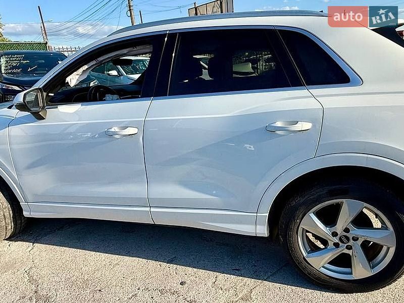 Позашляховик / Кросовер Audi Q3 2021 в Києві