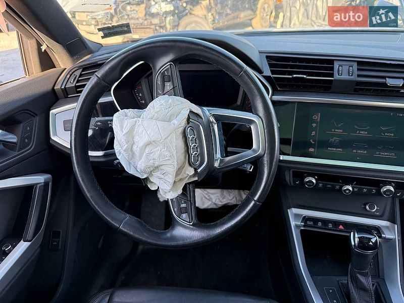 Позашляховик / Кросовер Audi Q3 2021 в Києві