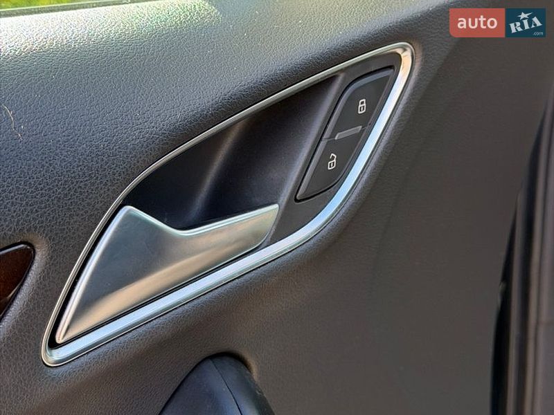 Позашляховик / Кросовер Audi Q3 2015 в Стрию