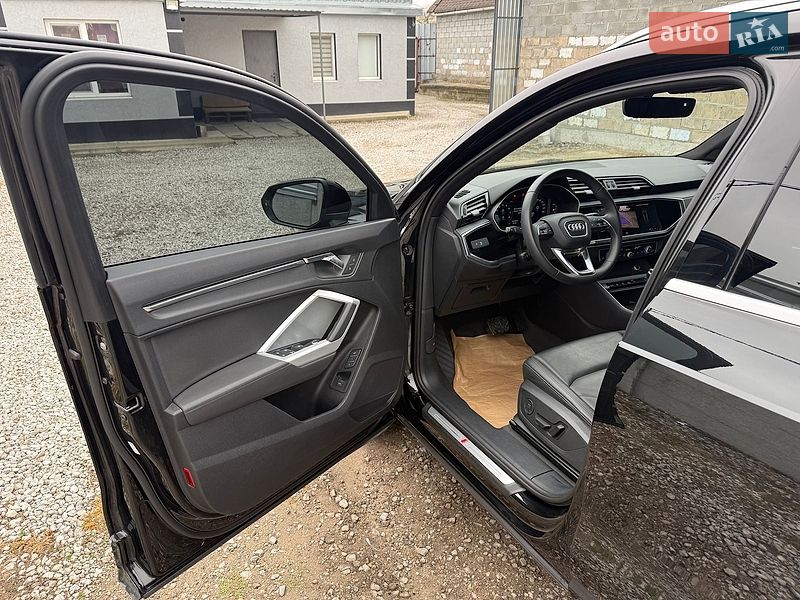 Позашляховик / Кросовер Audi Q3 2024 в Дніпрі