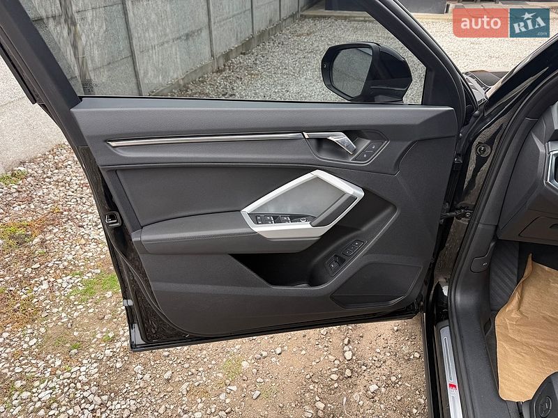 Позашляховик / Кросовер Audi Q3 2024 в Дніпрі