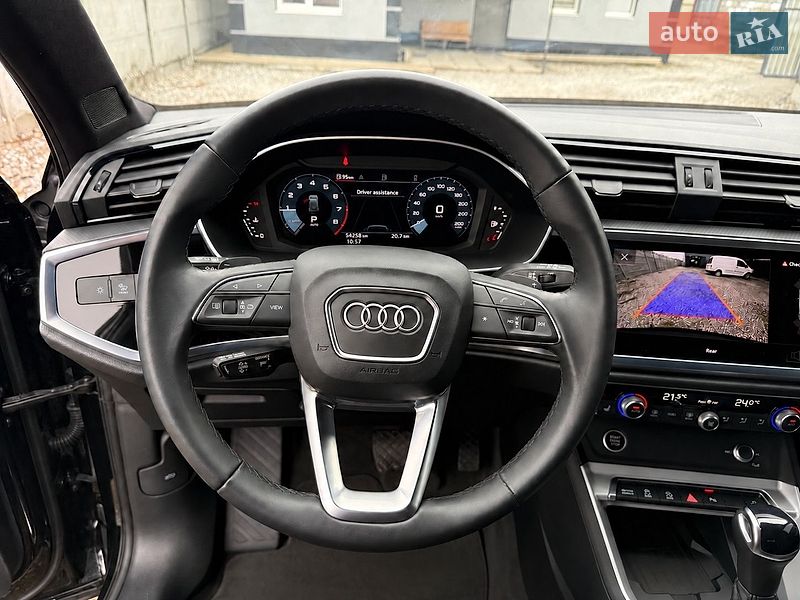 Позашляховик / Кросовер Audi Q3 2024 в Дніпрі