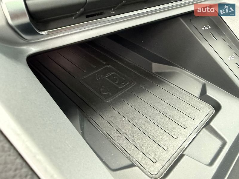 Позашляховик / Кросовер Audi Q3 2024 в Дніпрі