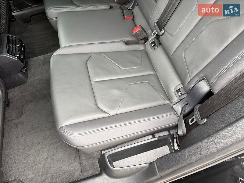 Позашляховик / Кросовер Audi Q3 2024 в Дніпрі