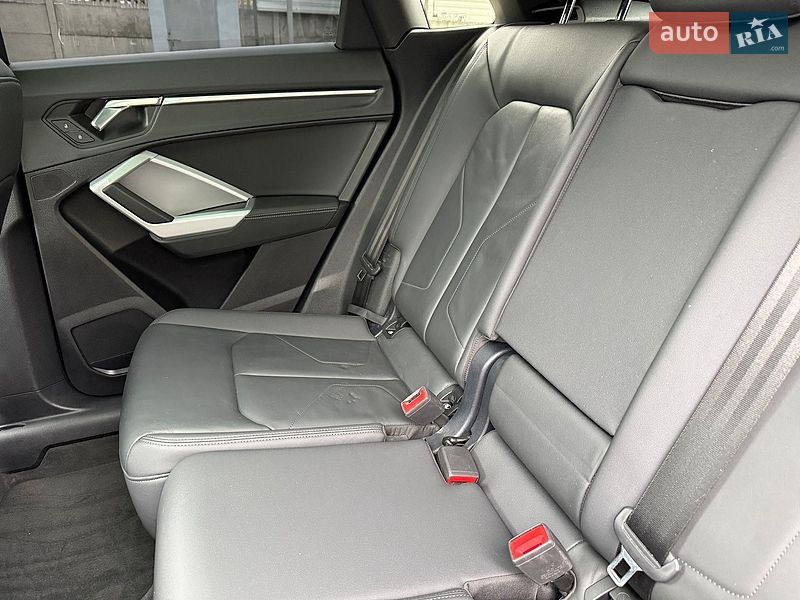 Позашляховик / Кросовер Audi Q3 2024 в Дніпрі