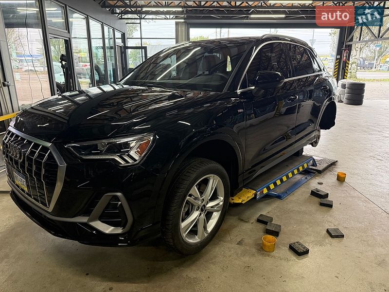 Позашляховик / Кросовер Audi Q3 2024 в Дніпрі